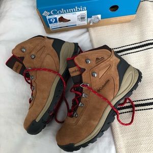 Never Worn! Columbia Women’s Newton Ridge Plus Waterproof Amped Hiking Boot sz 9